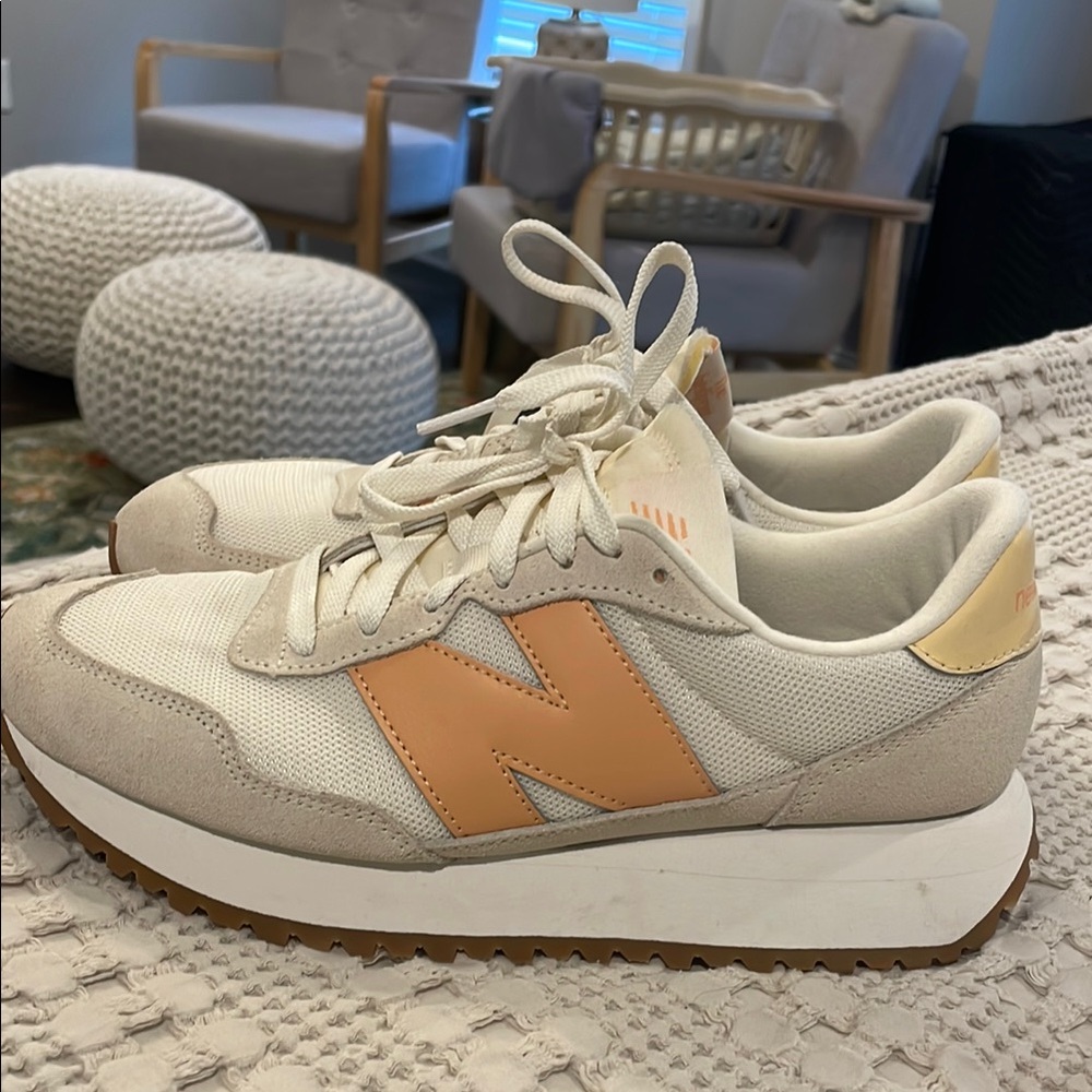 New Balance 237 discontinued color size 8.5 excellent condition